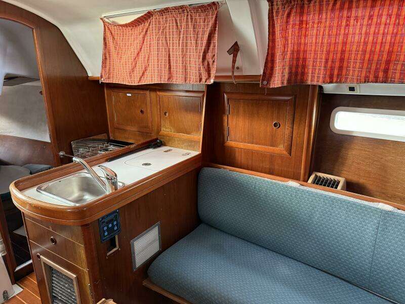 Animus Victus 31ft Beneteau Yacht For Sale