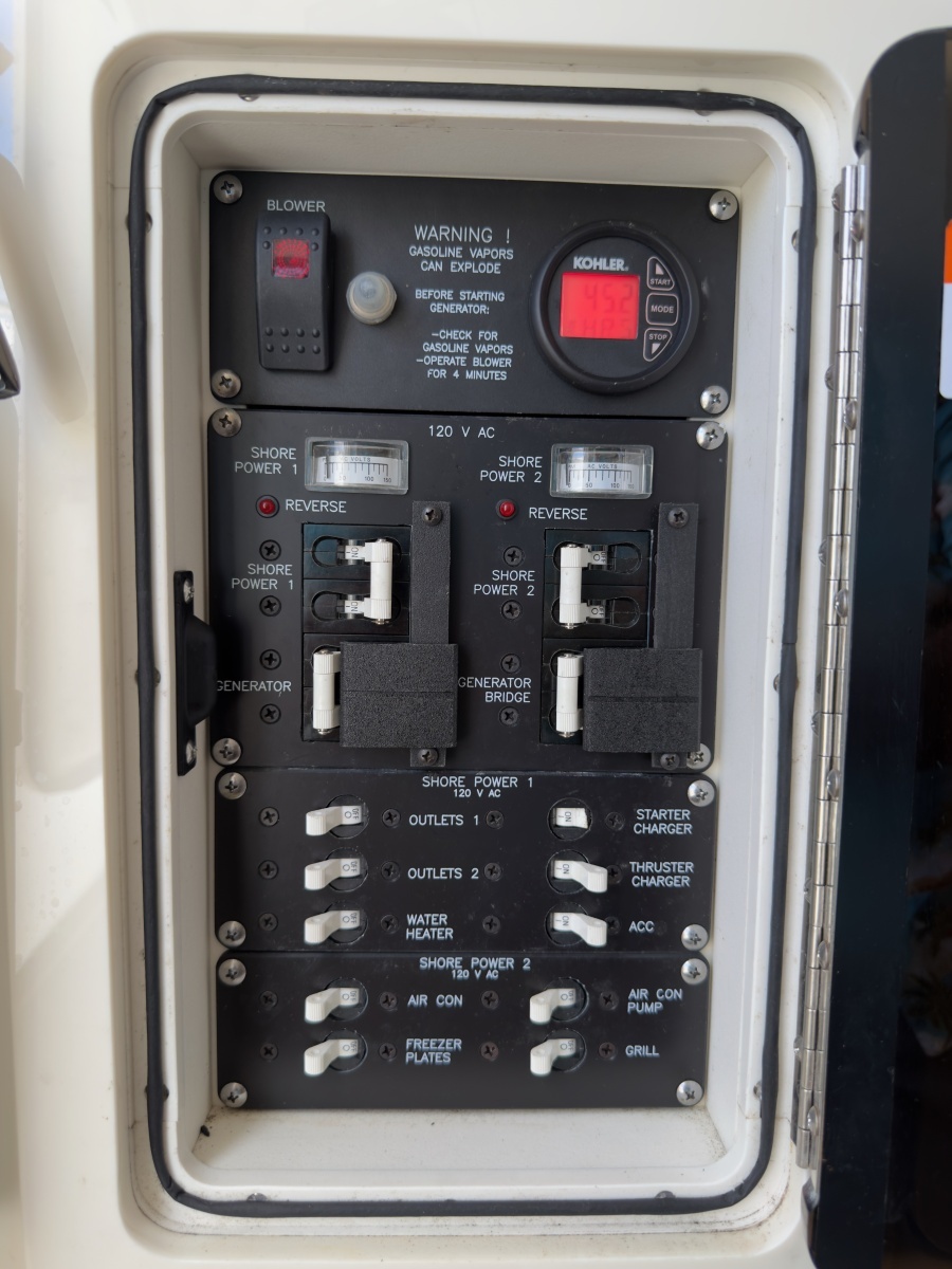 2016 Boston Whaler 350 Outrage