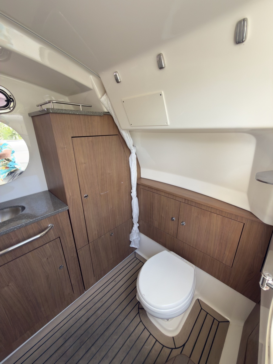 2016 Boston Whaler 350 Outrage