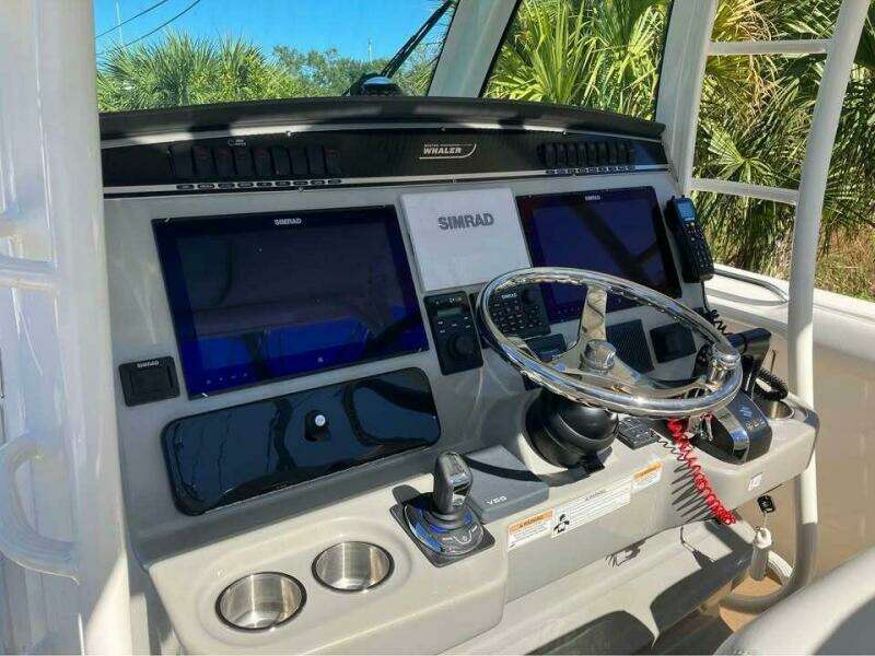 35ft Boston Whaler Yacht For Sale