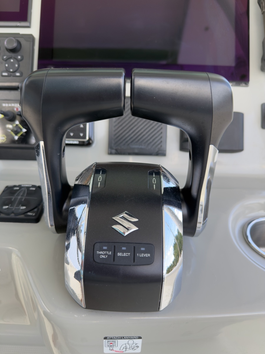 2016 Boston Whaler 350 Outrage