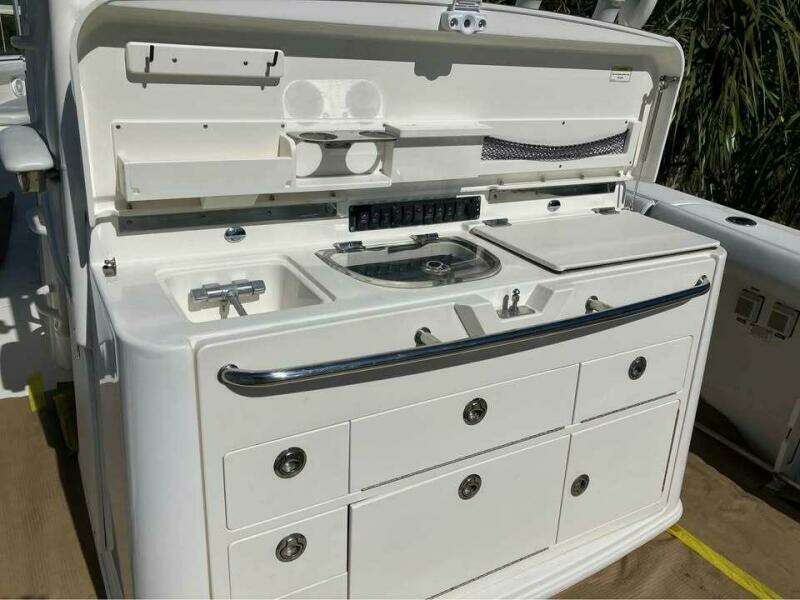 35ft Boston Whaler Yacht For Sale