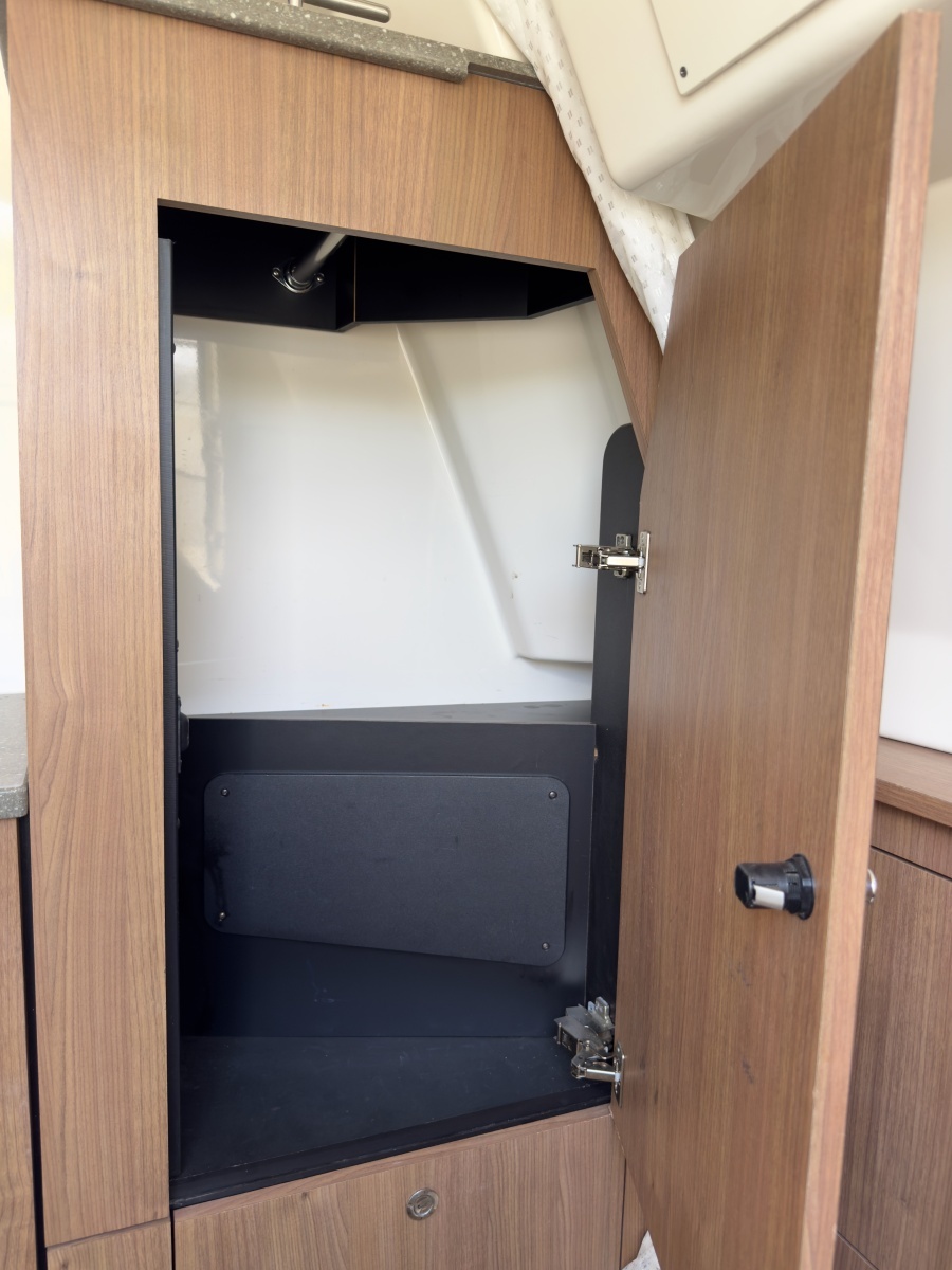 2016 Boston Whaler 350 Outrage