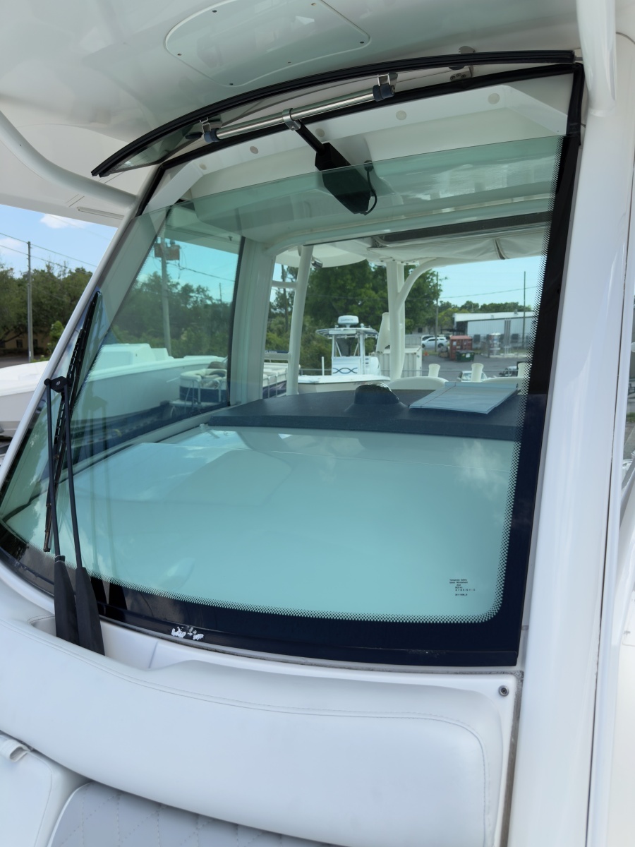 2016 Boston Whaler 350 Outrage