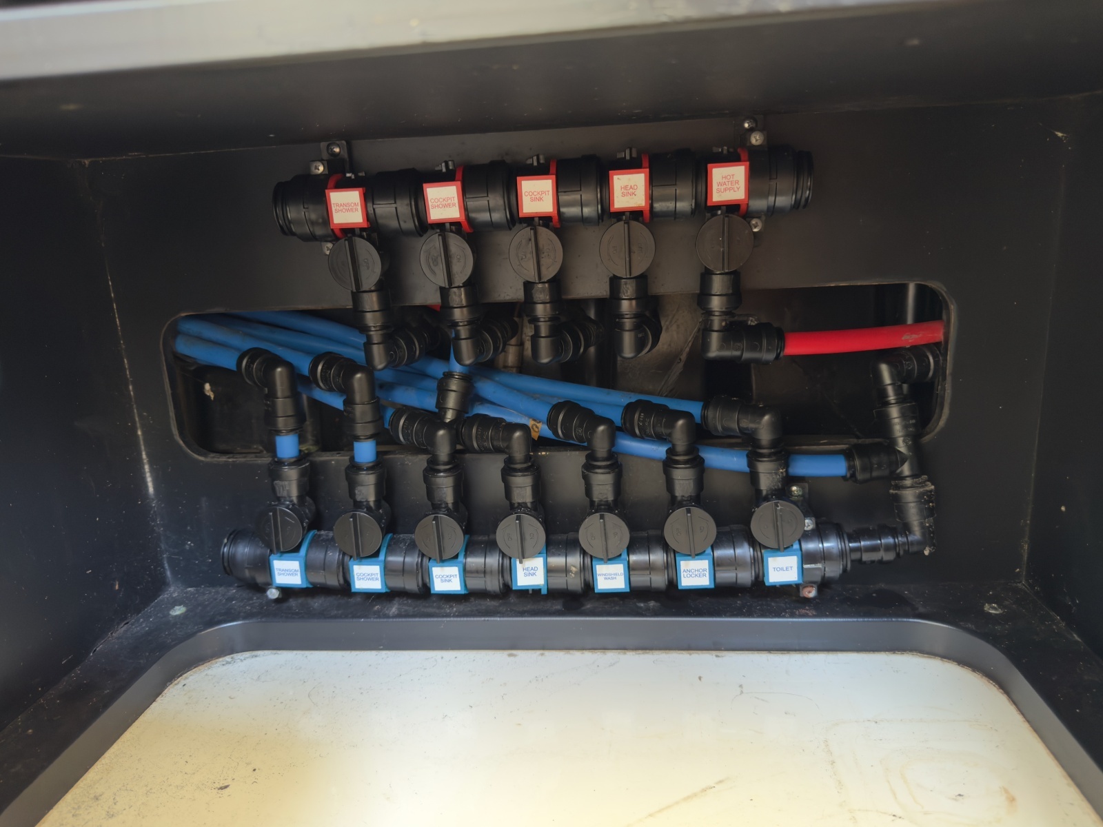 2016 Boston Whaler 350 Outrage