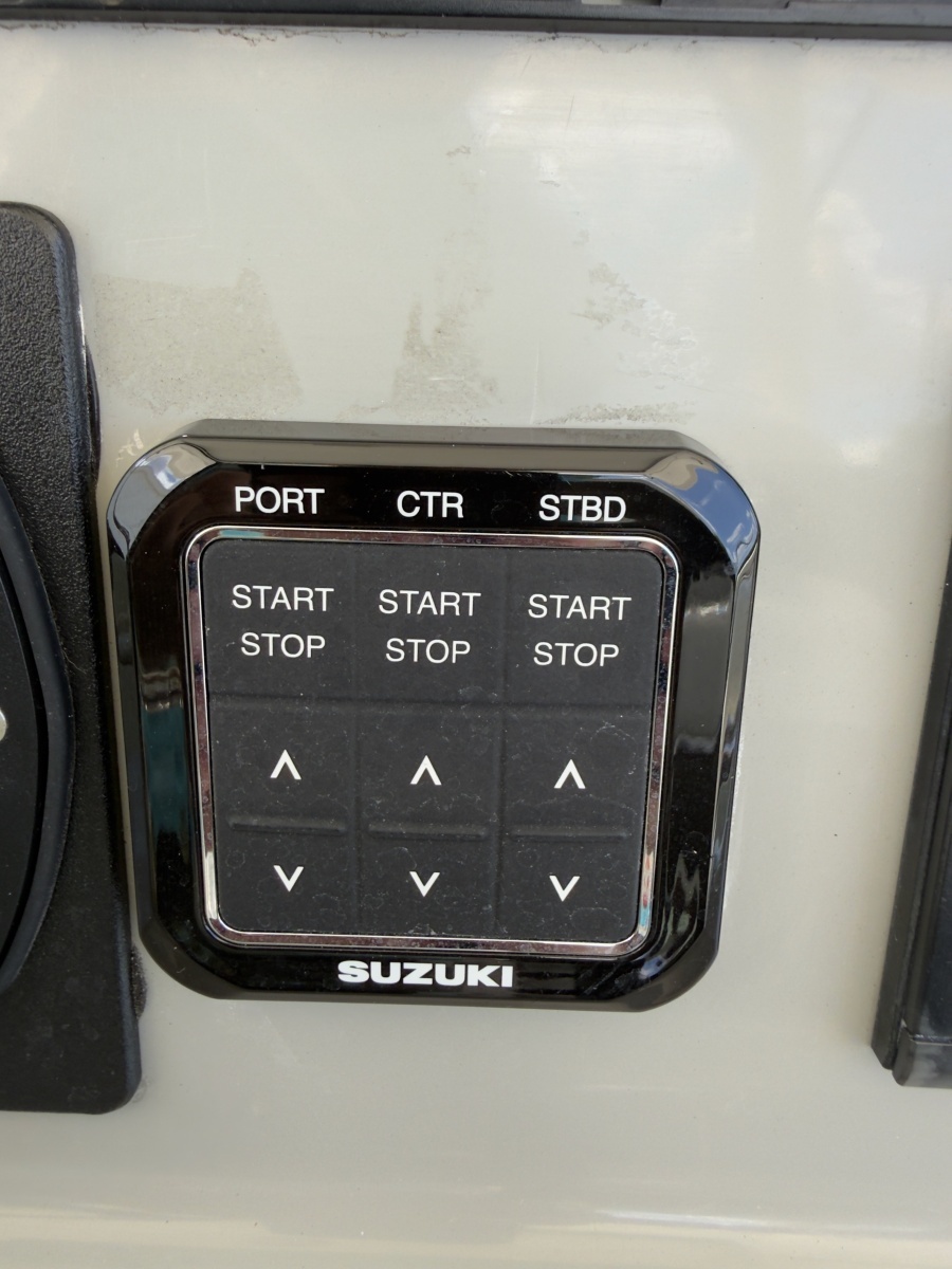 2016 Boston Whaler 350 Outrage