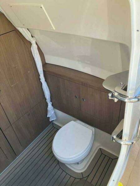 35ft Boston Whaler Yacht For Sale