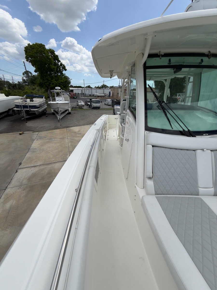 2016 Boston Whaler 350 Outrage
