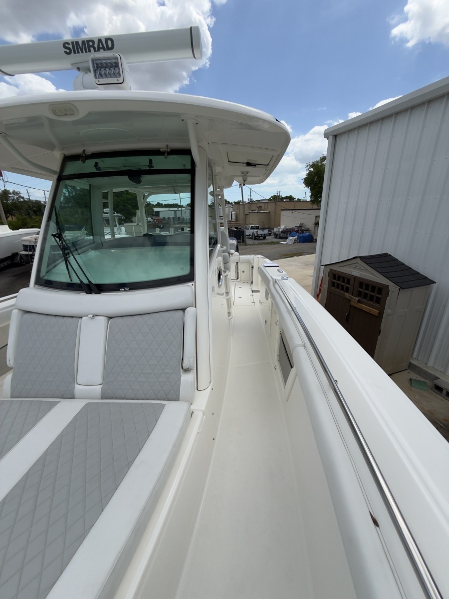 2016 Boston Whaler 350 Outrage