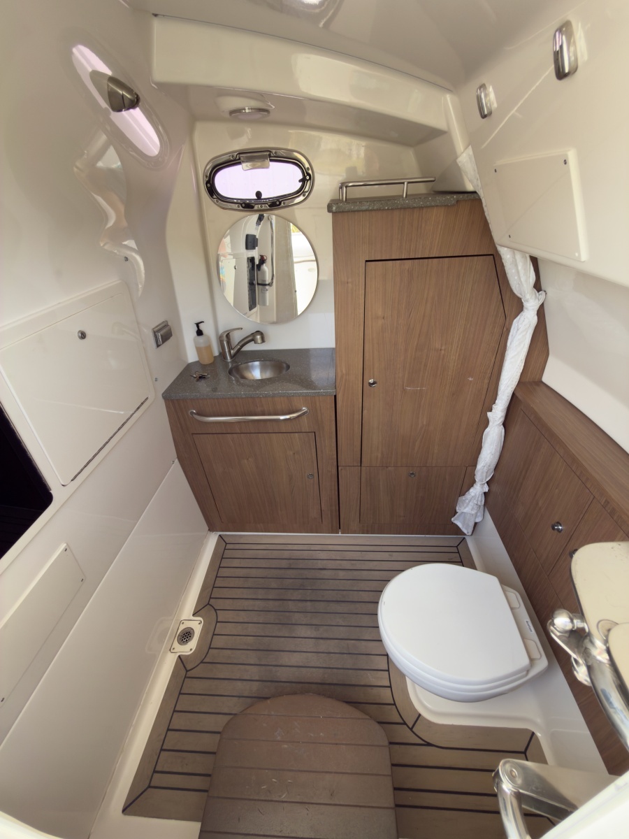 2016 Boston Whaler 350 Outrage