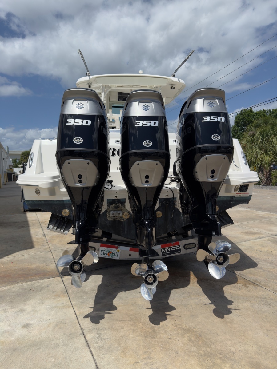 2016 Boston Whaler 350 Outrage