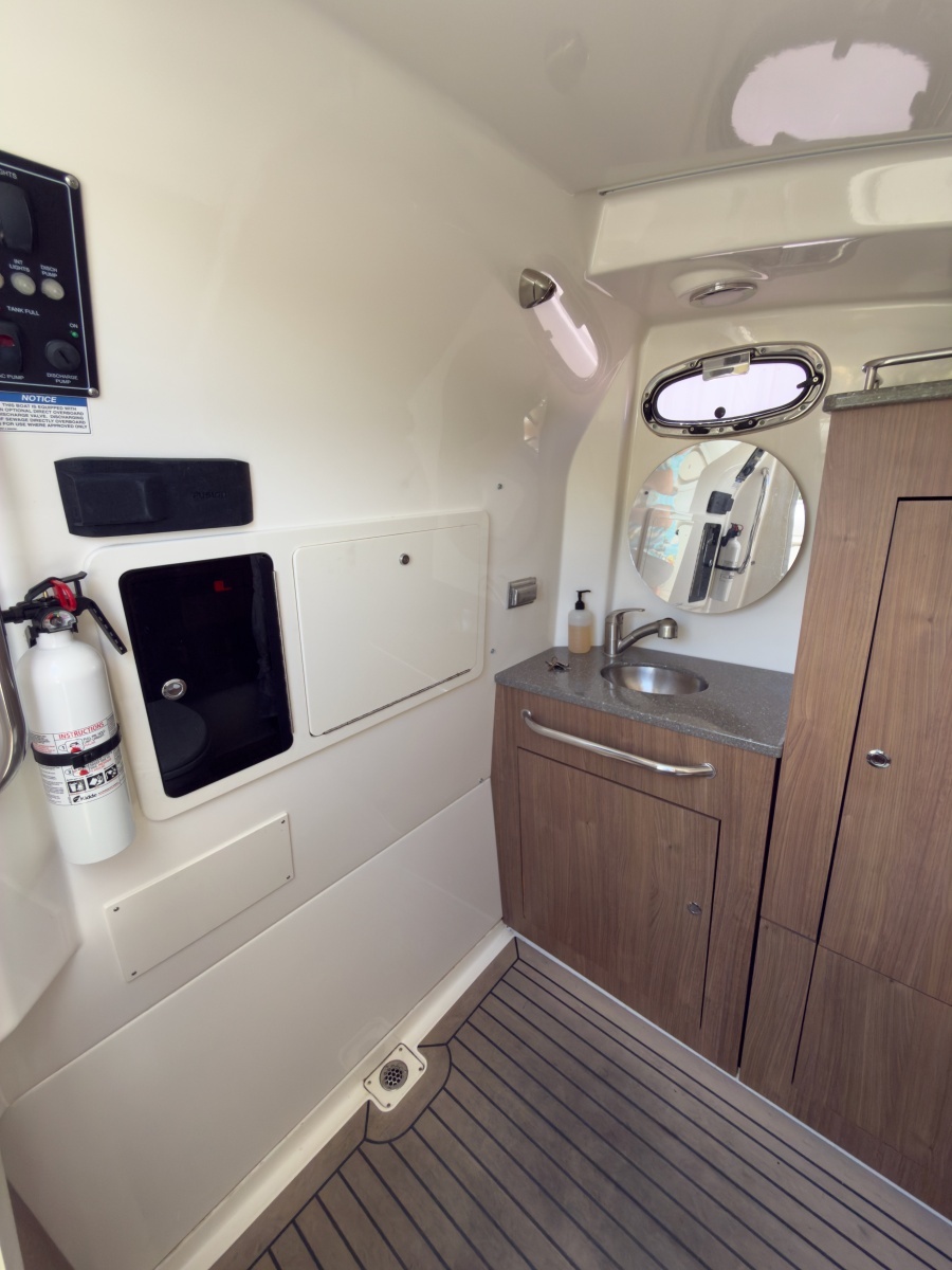 2016 Boston Whaler 350 Outrage