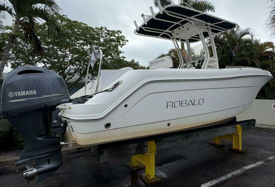 21ft Robalo Yacht For Sale
