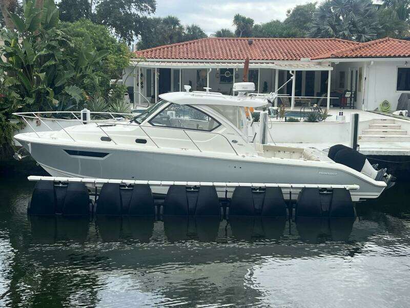Pursuit 34 AUDACIOUS - Exterior