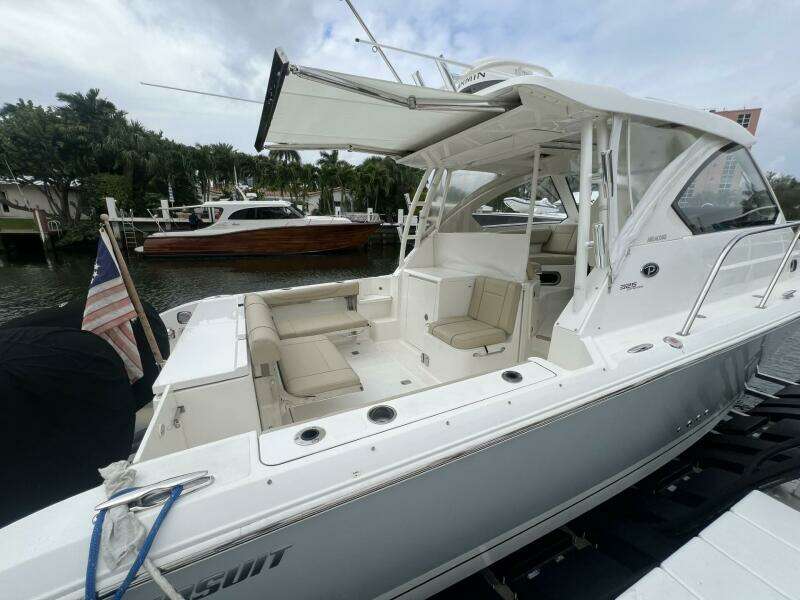 Pursuit 34 AUDACIOUS - Exterior