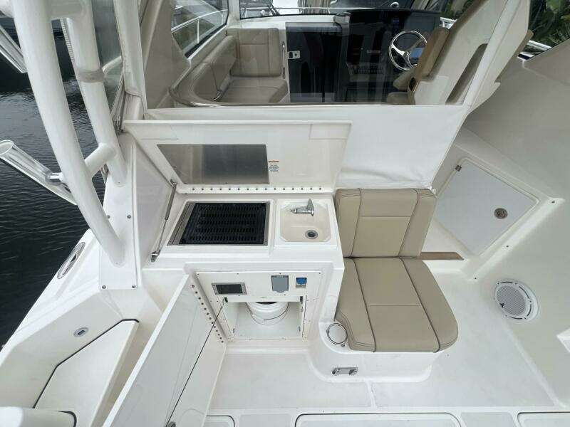 Pursuit 34 AUDACIOUS - Exterior