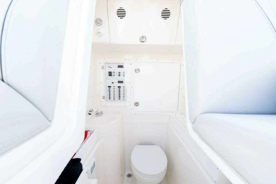 32ft SeaVee Yacht For Sale