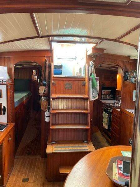 V42 Campnionway From Salon