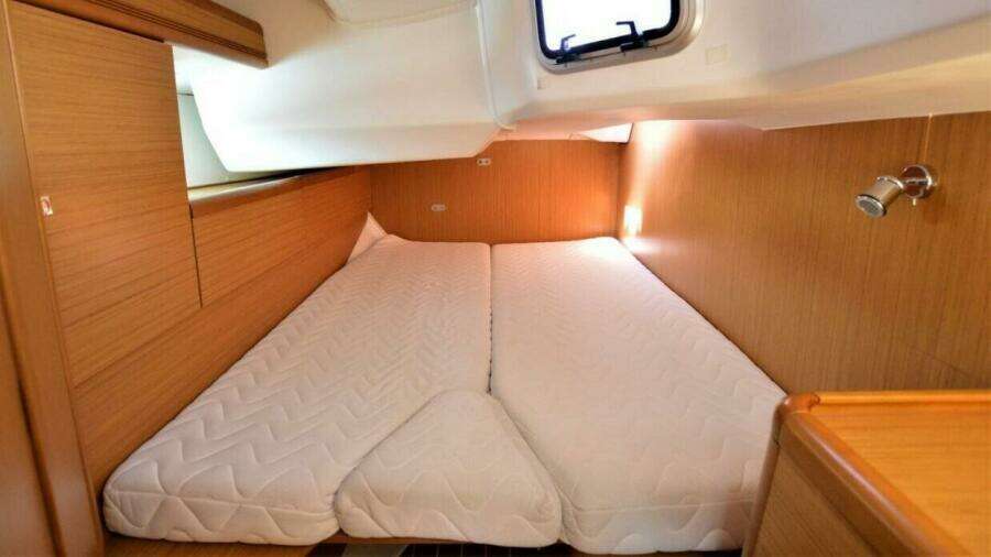 Xaron 45ft Jeanneau Yacht For Sale