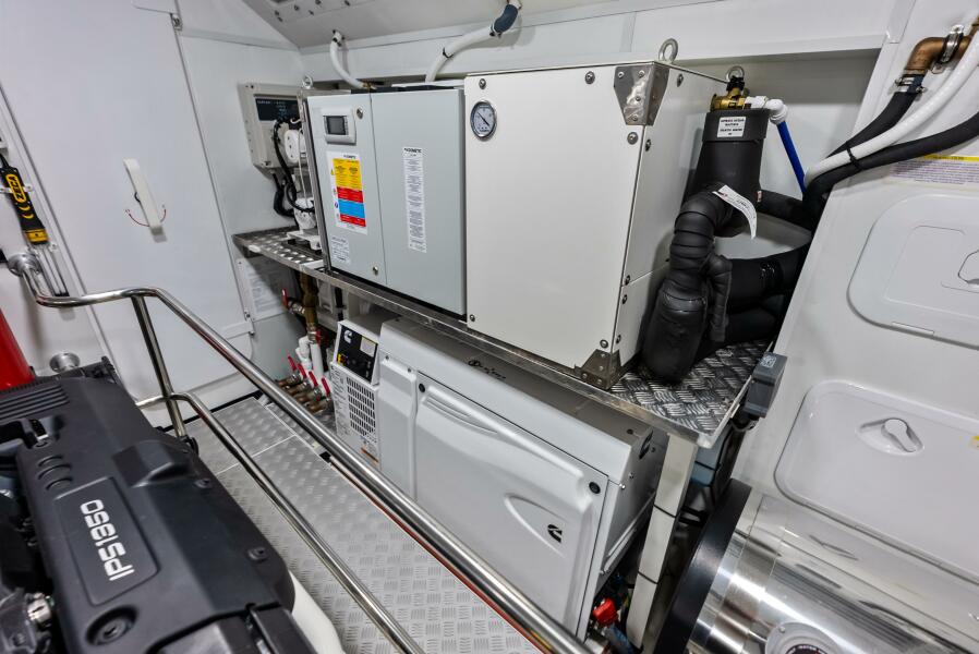 75' 2025 Absolute 75 Navetta