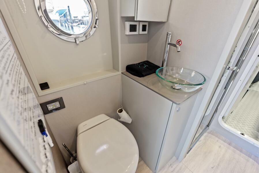 75' 2025 Absolute 75 Navetta