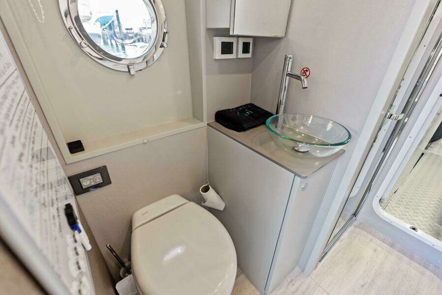 Fantasy Girl 75ft Absolute Yacht For Sale