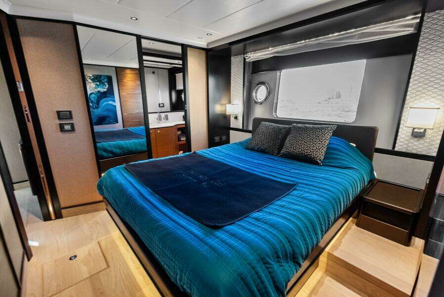 Fantasy Girl 75ft Absolute Yacht For Sale