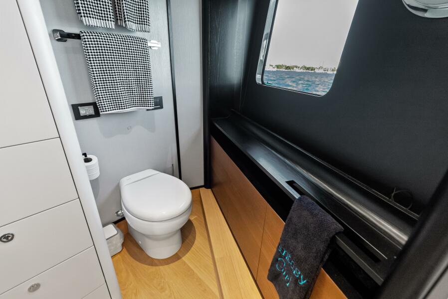 75' 2025 Absolute 75 Navetta