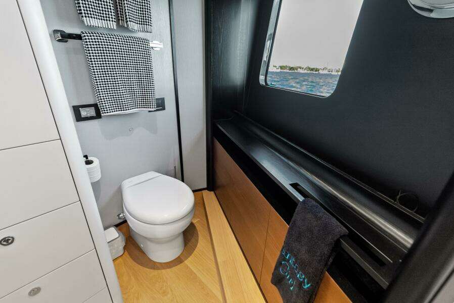 Fantasy Girl 75ft Absolute Yacht For Sale