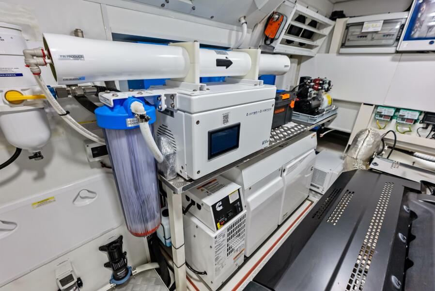 75' 2025 Absolute 75 Navetta