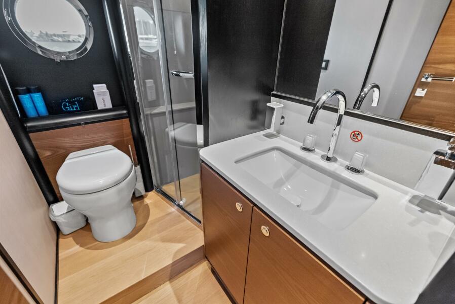 75' 2025 Absolute 75 Navetta