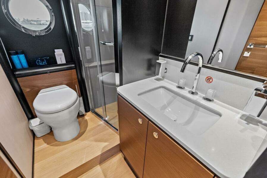 Fantasy Girl 75ft Absolute Yacht For Sale