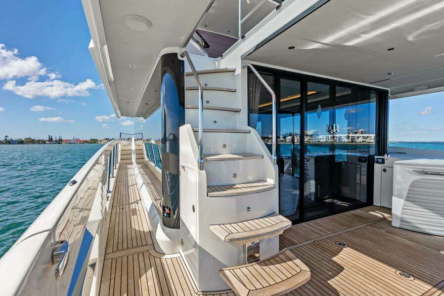 Fantasy Girl 75ft Absolute Yacht For Sale