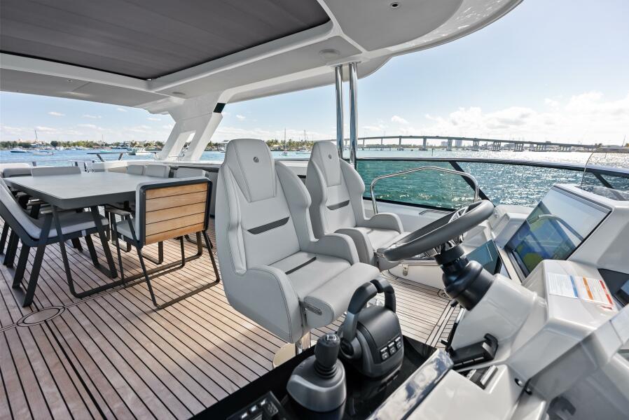 75' 2025 Absolute 75 Navetta