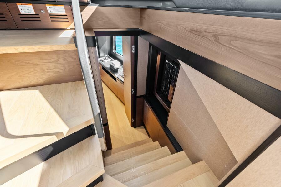 75' 2025 Absolute 75 Navetta