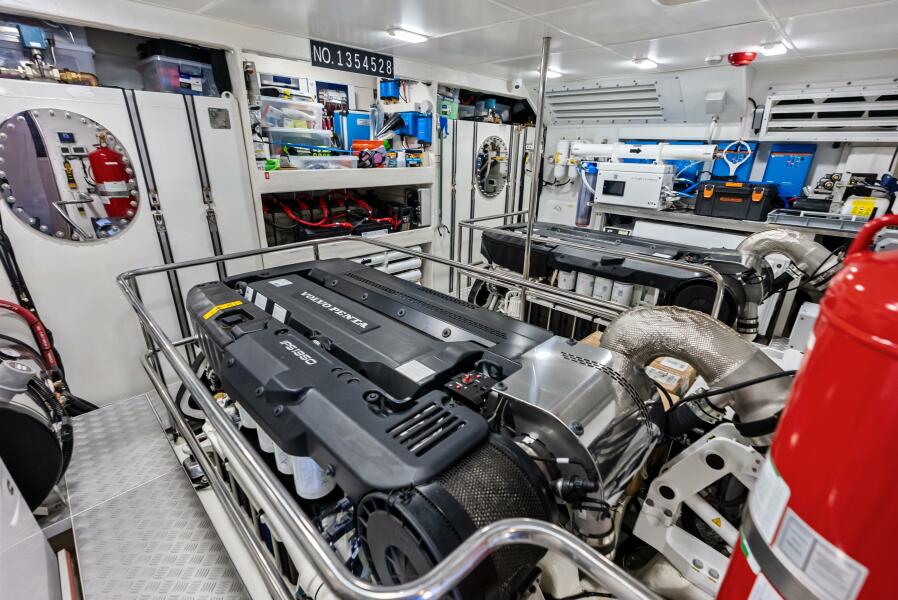 75' 2025 Absolute 75 Navetta