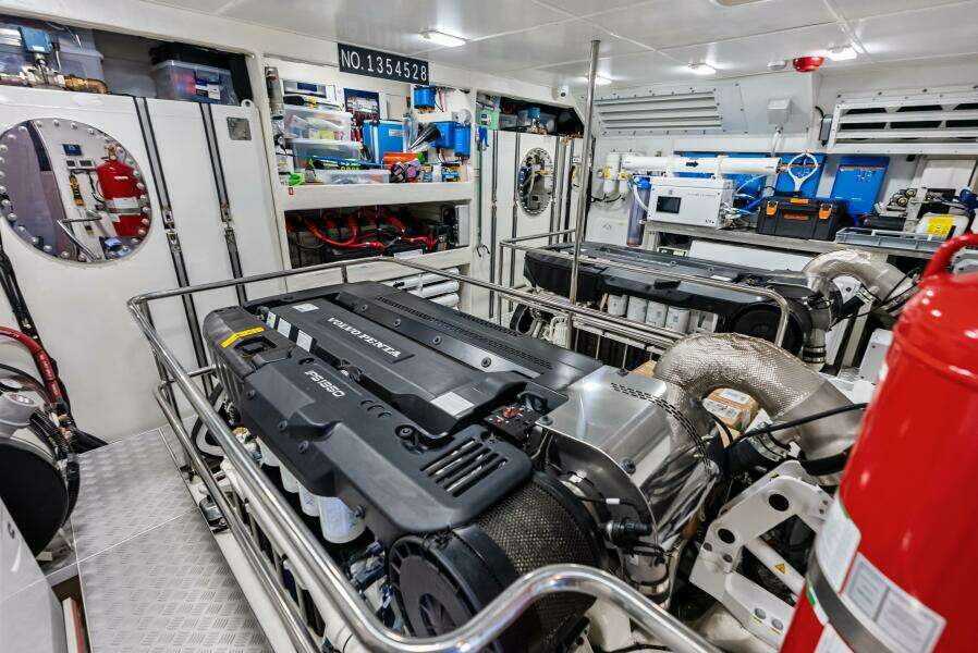 Fantasy Girl 75ft Absolute Yacht For Sale