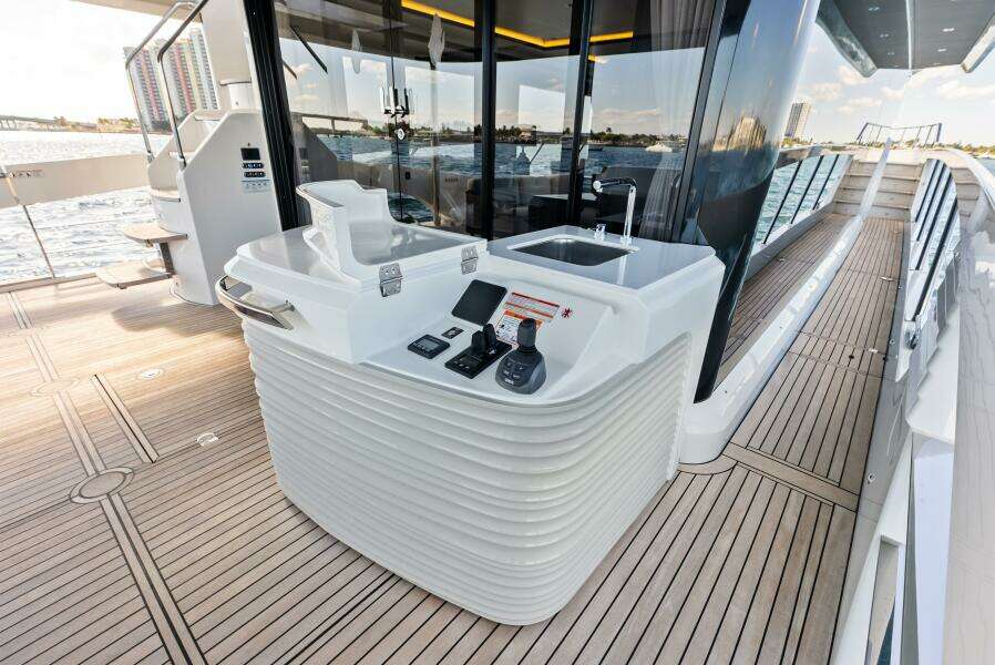 Fantasy Girl 75ft Absolute Yacht For Sale