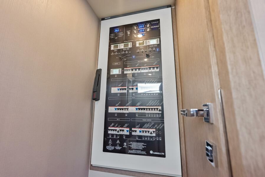 75' 2025 Absolute 75 Navetta