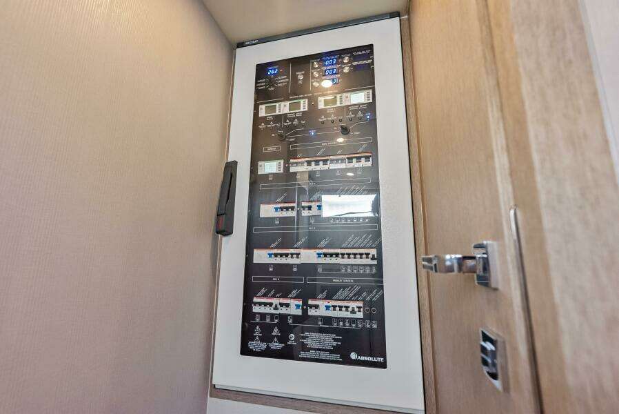 Fantasy Girl 75ft Absolute Yacht For Sale