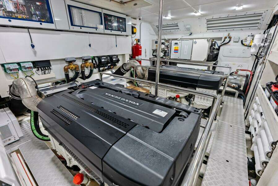 Fantasy Girl 75ft Absolute Yacht For Sale