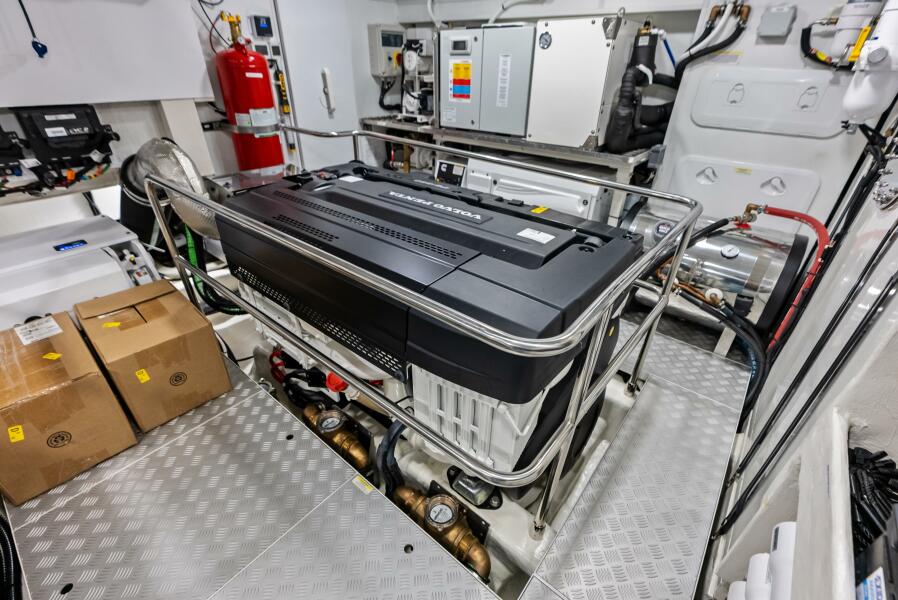 75' 2025 Absolute 75 Navetta