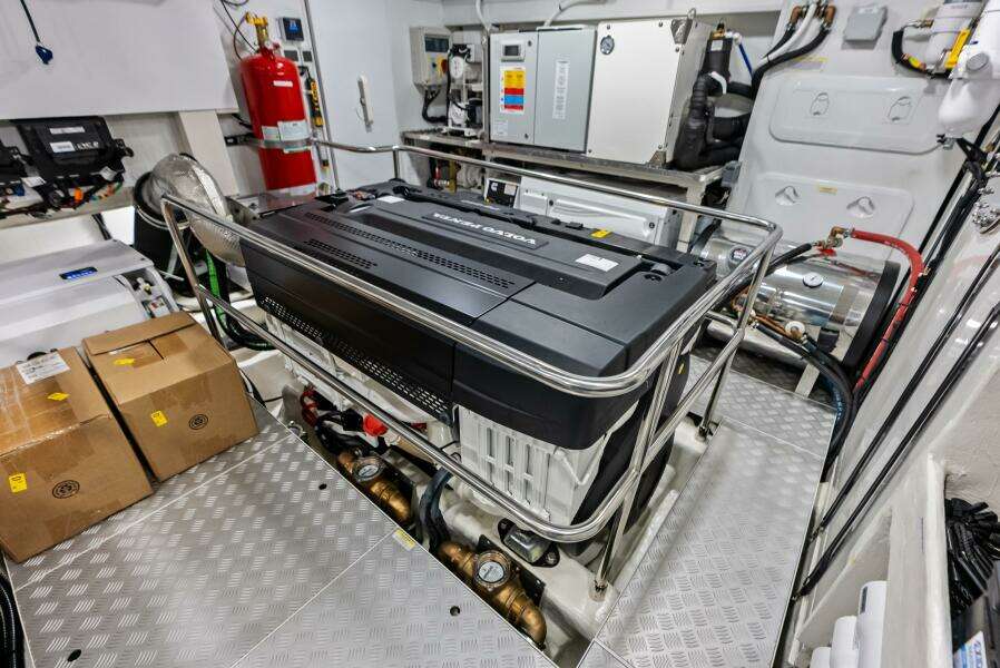 Fantasy Girl 75ft Absolute Yacht For Sale