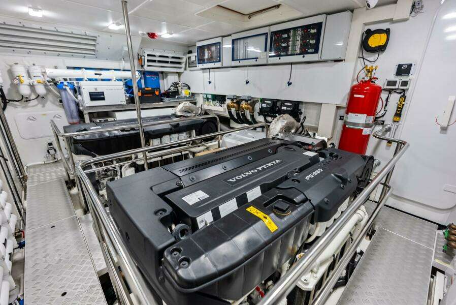 Fantasy Girl 75ft Absolute Yacht For Sale