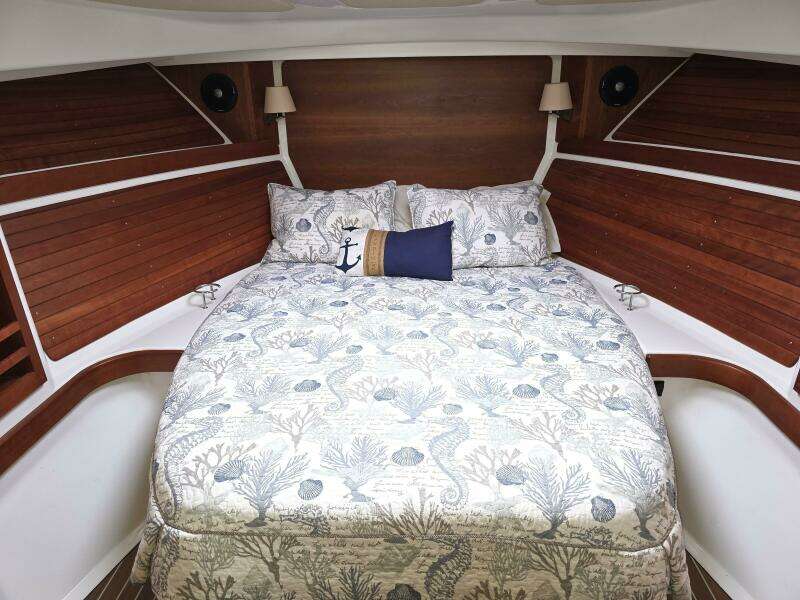 32ft Back Cove Yacht For Sale