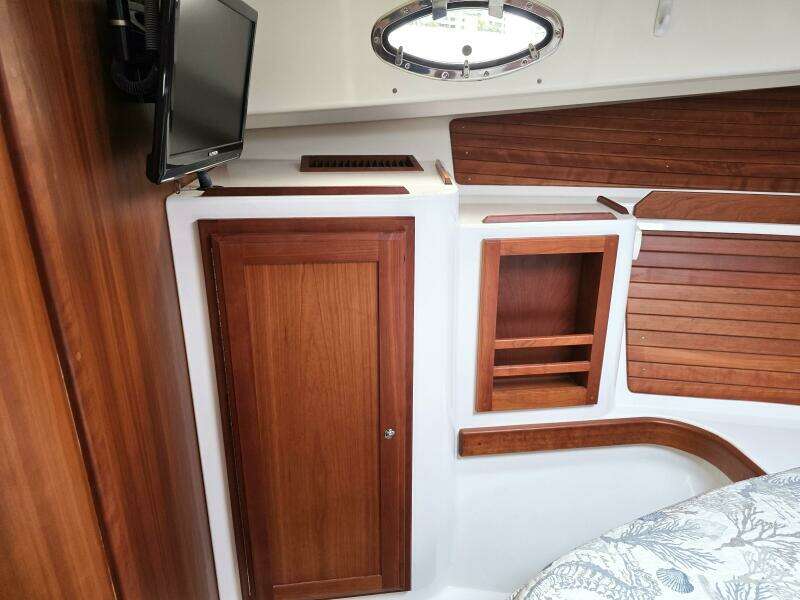 32ft Back Cove Yacht For Sale