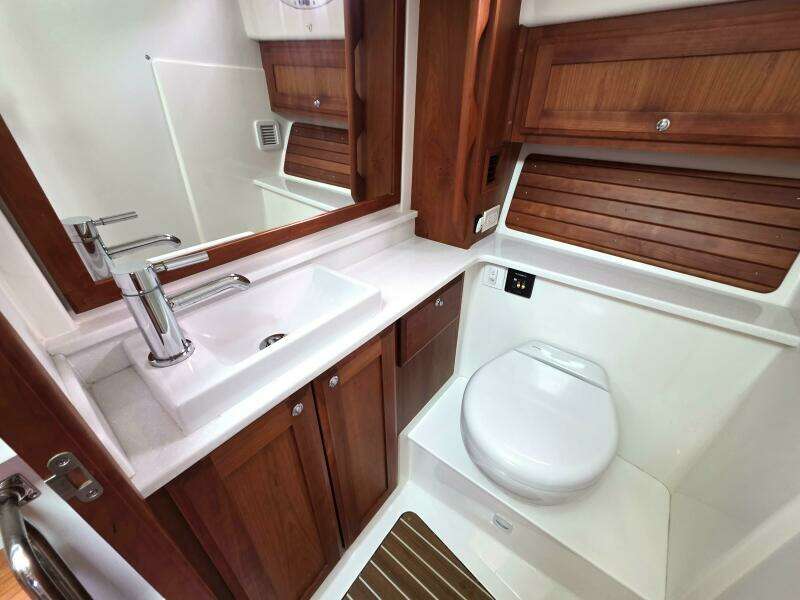 32ft Back Cove Yacht For Sale