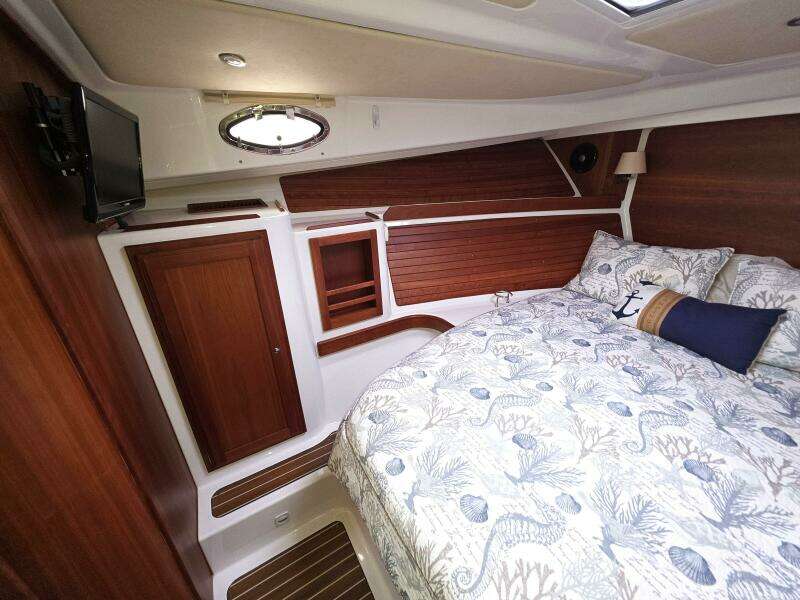 32ft Back Cove Yacht For Sale