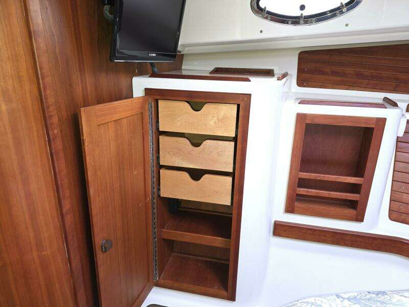 32ft Back Cove Yacht For Sale