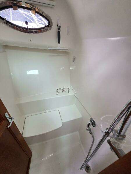 32ft Back Cove Yacht For Sale